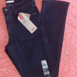 Brand New Levi's sculpt midrise jean